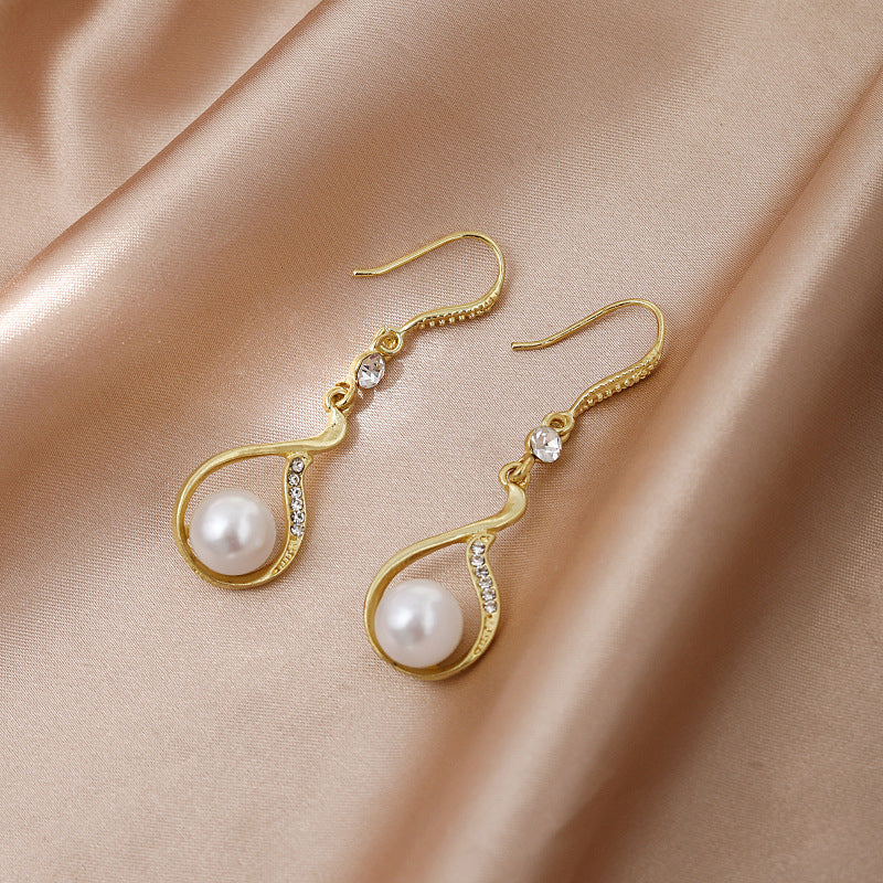 Pendant Pearl Earrings