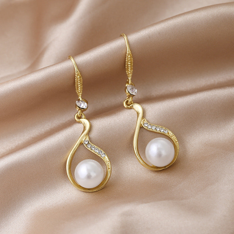 Pendant Pearl Earrings