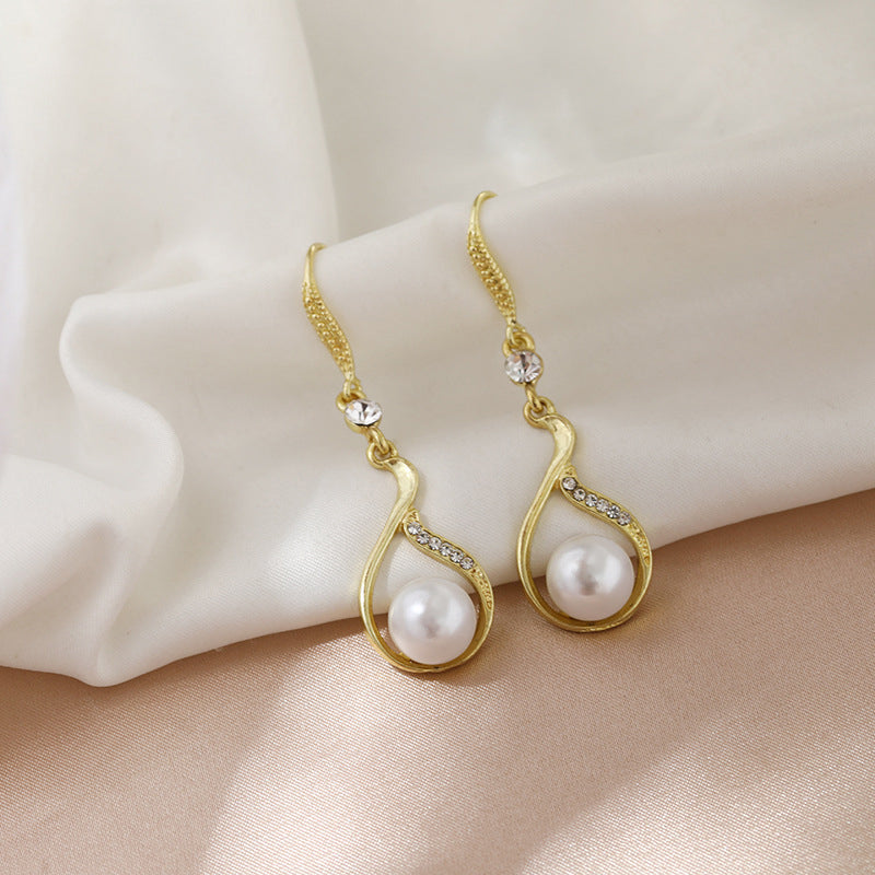 Pendant Pearl Earrings