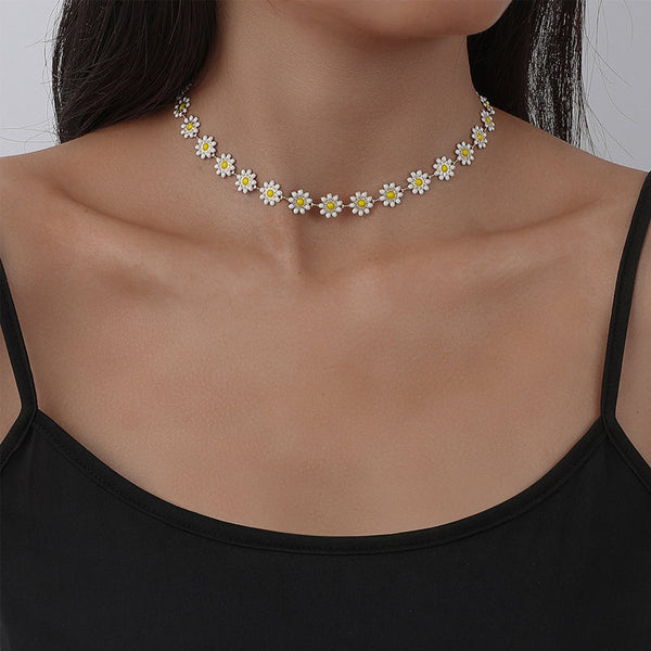 Dainty Daisy Flower Choker Necklace