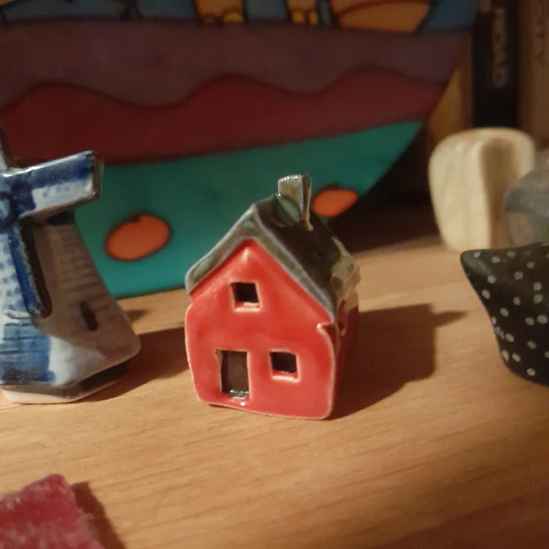 Tiny House& Meaningful Collectibles